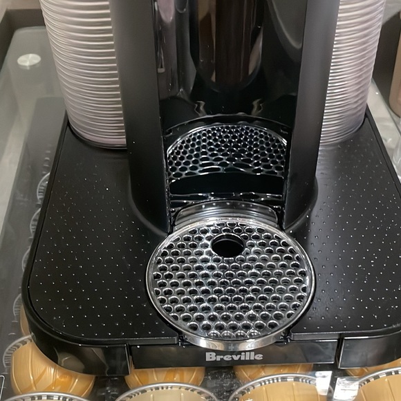 Nespresso Vertuo Espresso machine - Picture 5 of 6